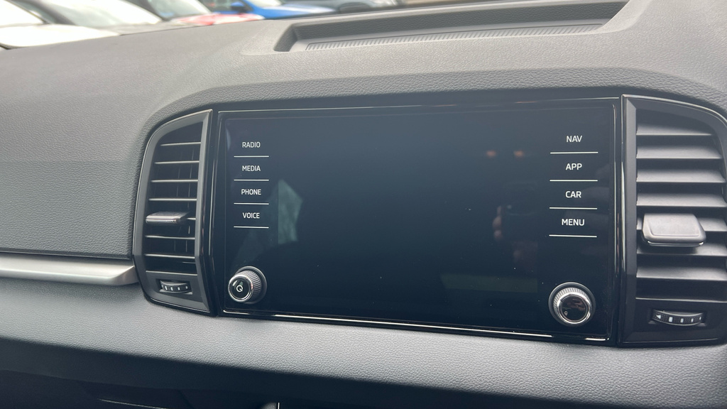 Skoda Karoq Petrol White #12