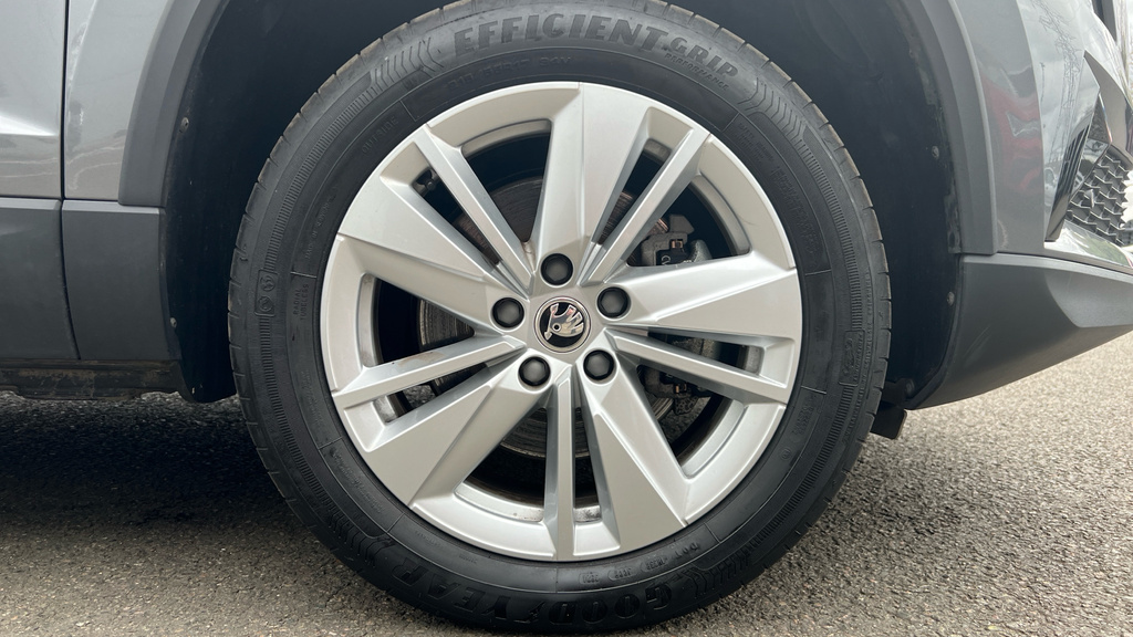 Skoda Karoq Petrol White #20