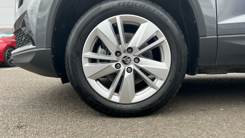 Skoda Karoq Petrol White #17