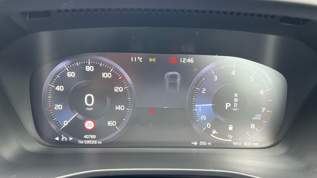 Volvo XC40 T3 R-design Grey #13