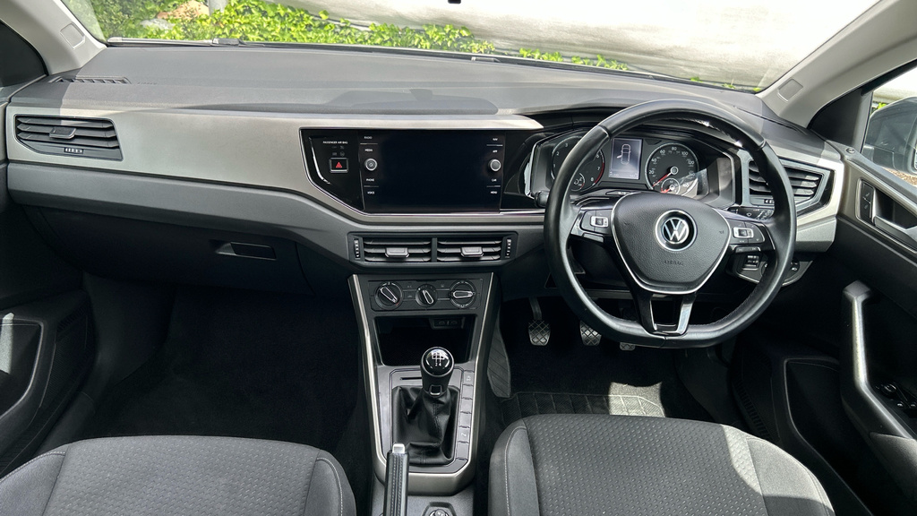 Volkswagen Polo Active Black #11