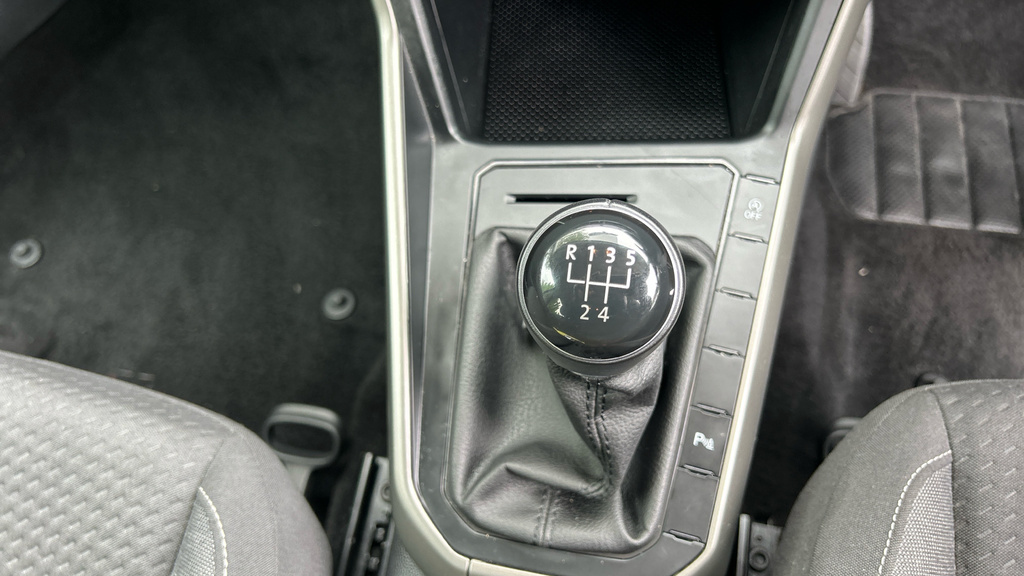 Volkswagen Polo Active Black #38