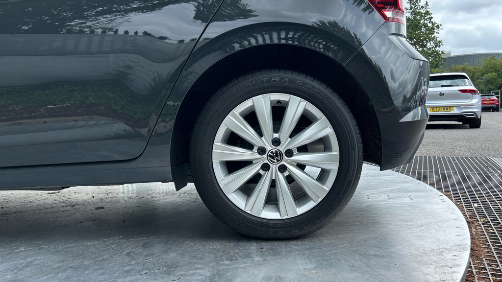 Volkswagen Polo Active Black #18