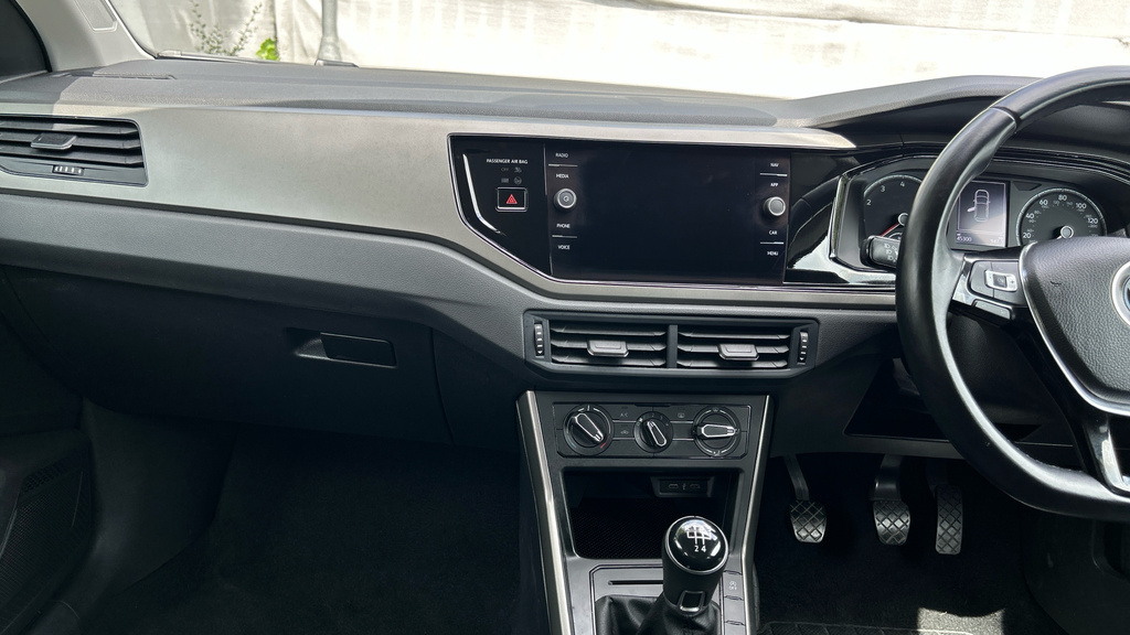 Volkswagen Polo Active Black #12