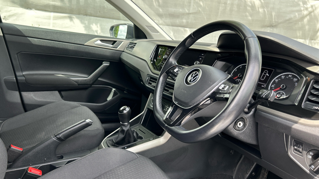 Volkswagen Polo Active Black #9