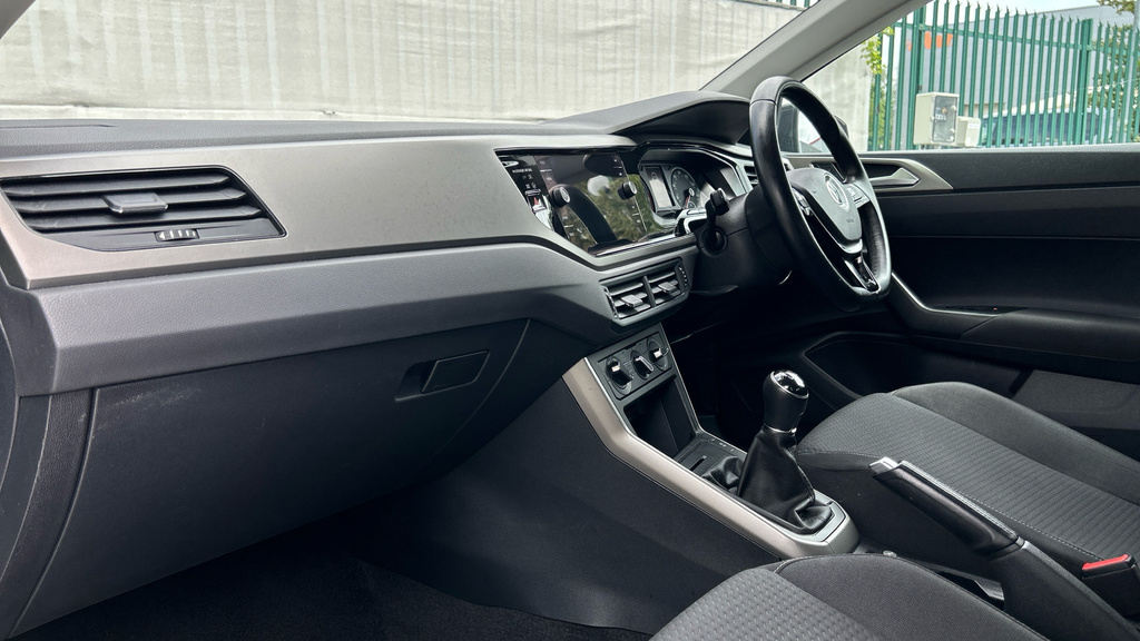Volkswagen Polo Active Black #10