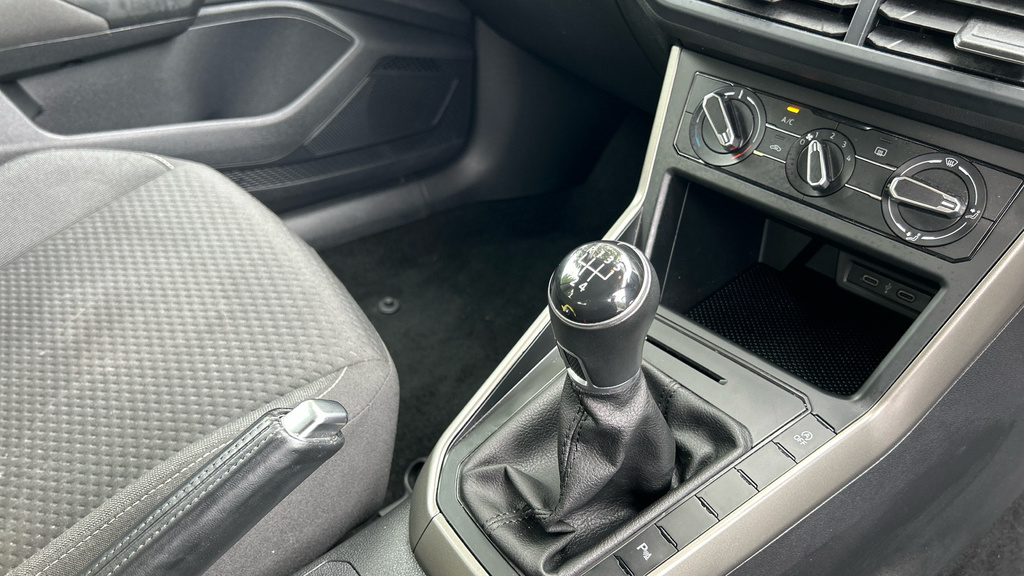 Volkswagen Polo Active Black #37