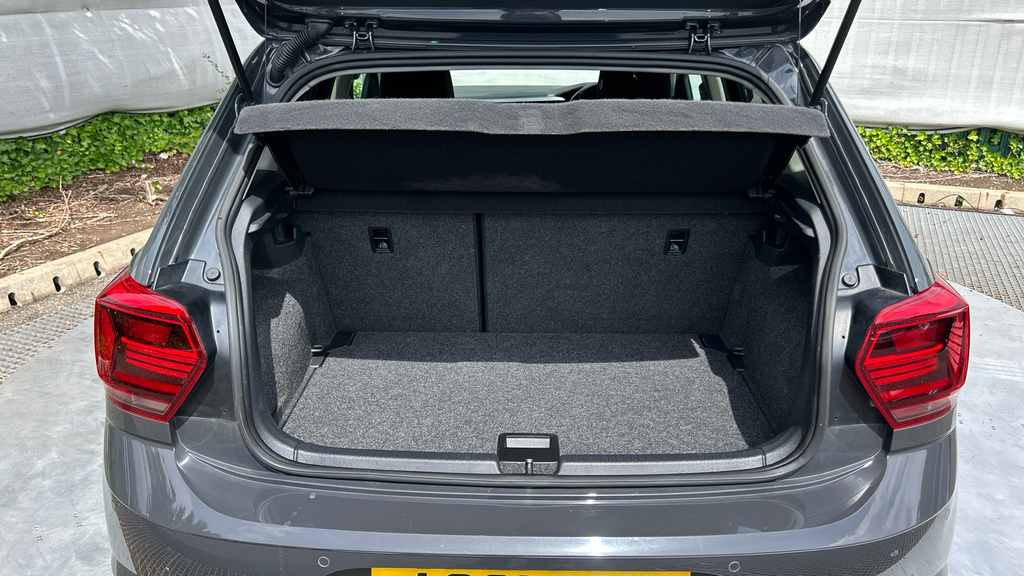 Volkswagen Polo Active Black #15