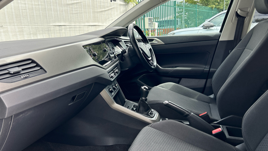 Volkswagen Polo Active Black #30