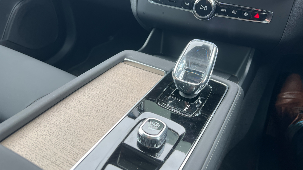Volvo XC90 Ultra Bright Blue #31