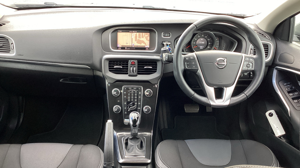 Volvo V40 2.0 T2 R-design Edition Hatchback Black #11
