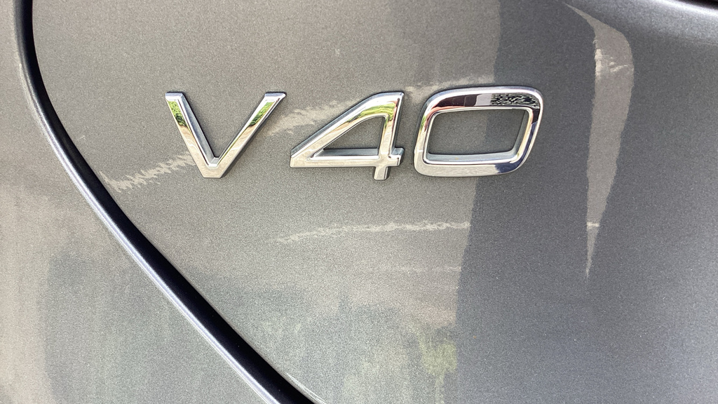 Volvo V40 2.0 T2 R-design Edition Hatchback Black #26