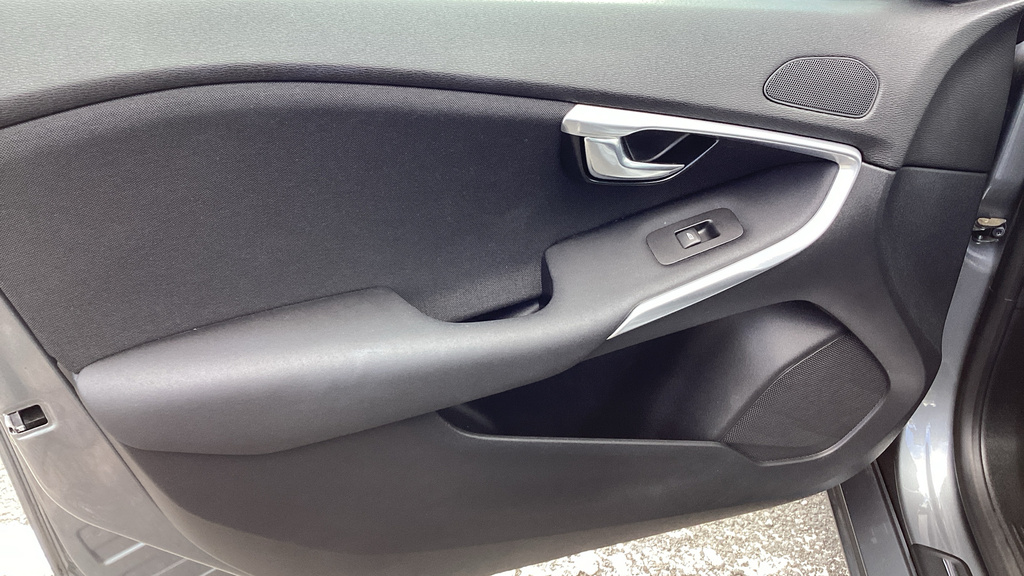 Volvo V40 2.0 T2 R-design Edition Hatchback Black #68