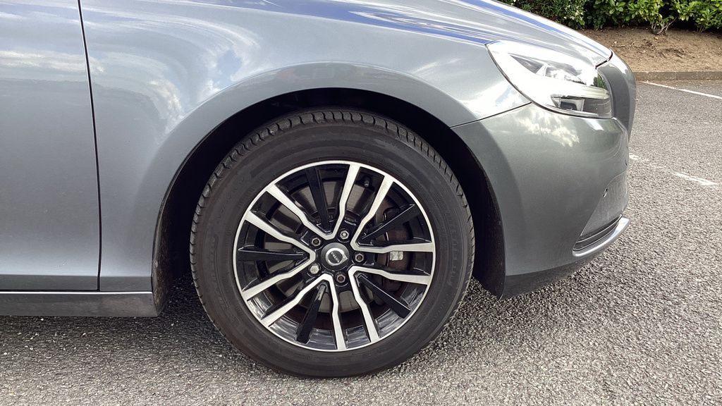 Volvo V40 2.0 T2 R-design Edition Hatchback Black #17