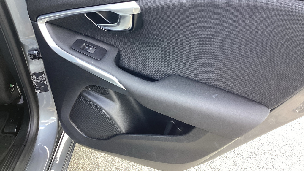 Volvo V40 2.0 T2 R-design Edition Hatchback Black #51