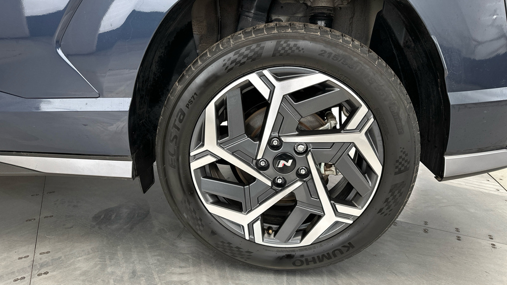 Hyundai Kona Advance White #29