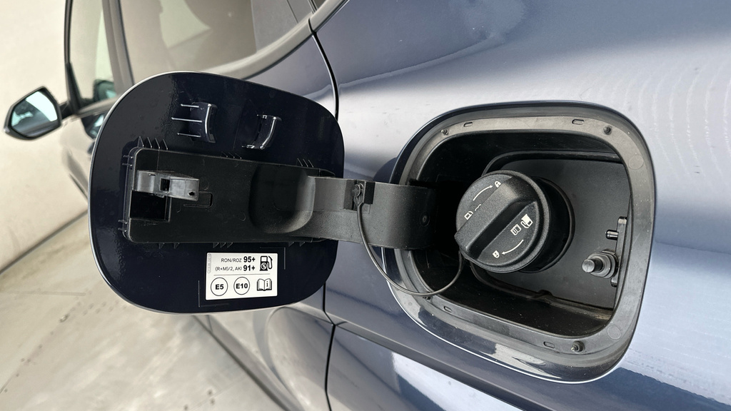 Hyundai Kona Advance White #32