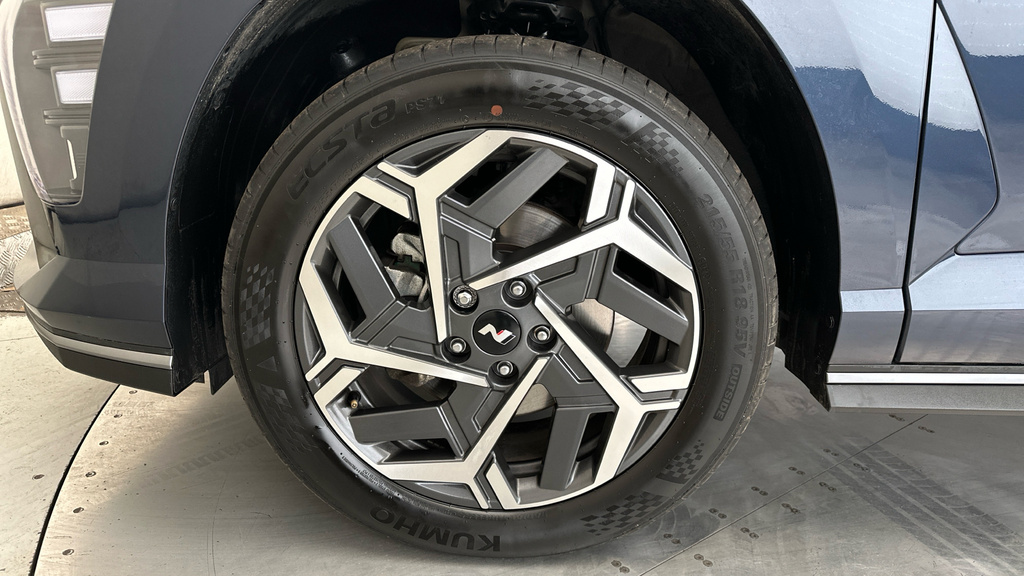 Hyundai Kona Advance White #28