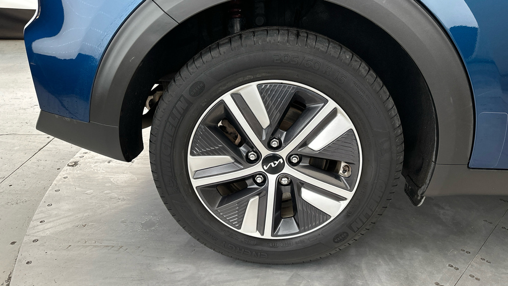 Kia Niro 64.8Kwh 4 White #29