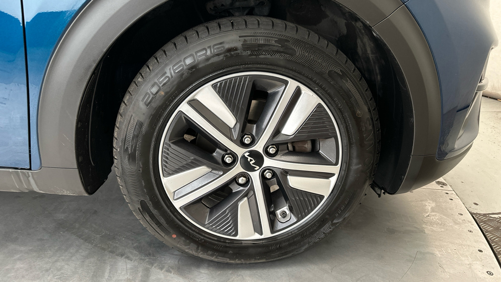 Kia Niro 64.8Kwh 4 White #30