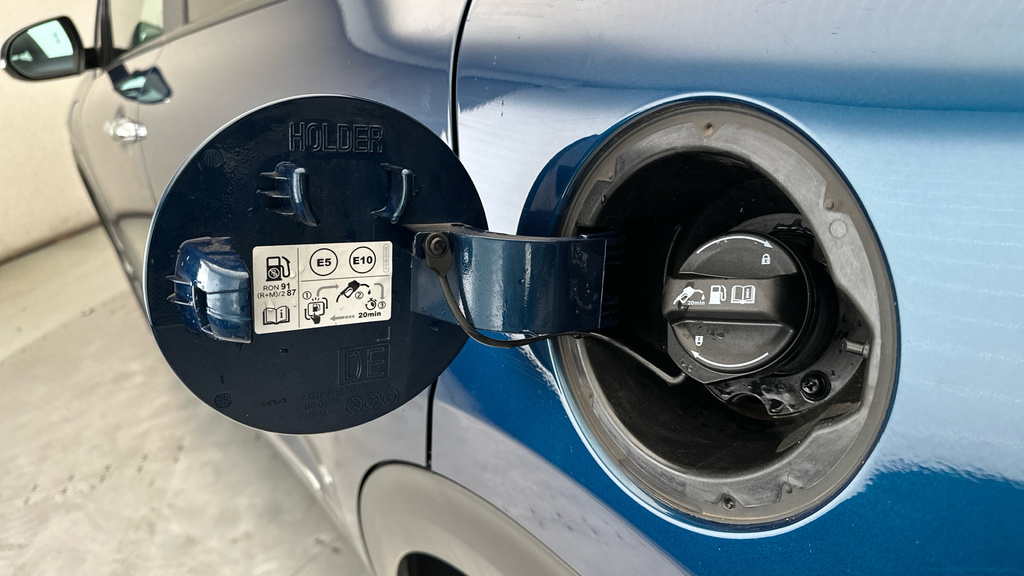 Kia Niro 64.8Kwh 4 White #31