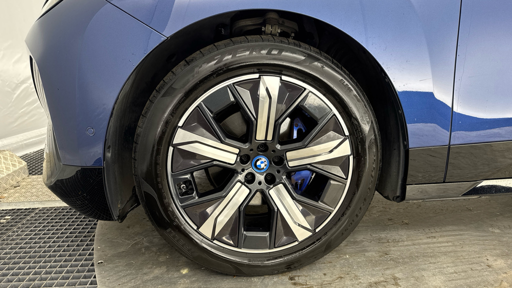 BMW iX 240Kw Xdrive40 M Sport 76.6Kwh 22Kwch Blue #19