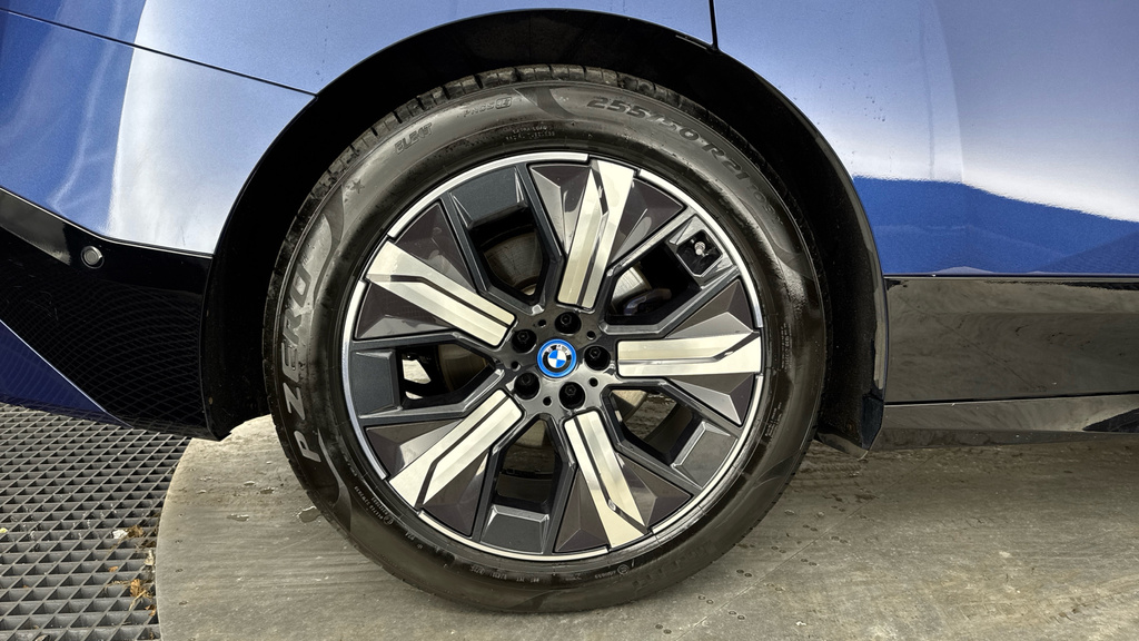 BMW iX 240Kw Xdrive40 M Sport 76.6Kwh 22Kwch Blue #17
