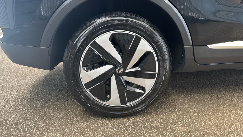 MG ZS 1.0T Gdi Exclusive Dct Silver #17