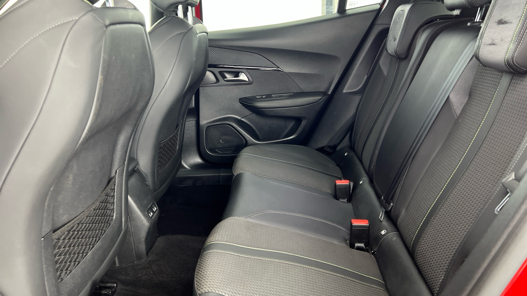 Peugeot e-2008 Gt Line Black #26