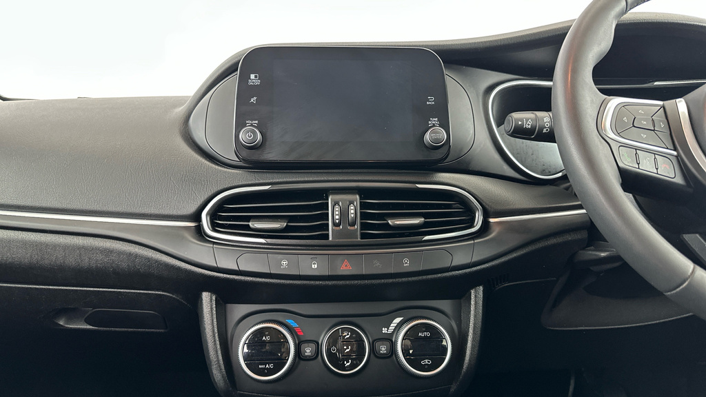 Fiat Tipo 1.0 Life Black #16