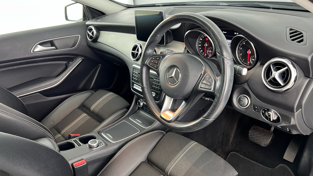 Mercedes-Benz GLA Class Amg Line Edition Black #9