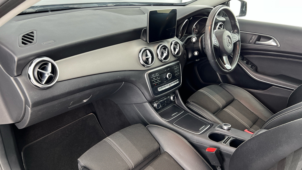 Mercedes-Benz GLA Class Amg Line Edition Black #11