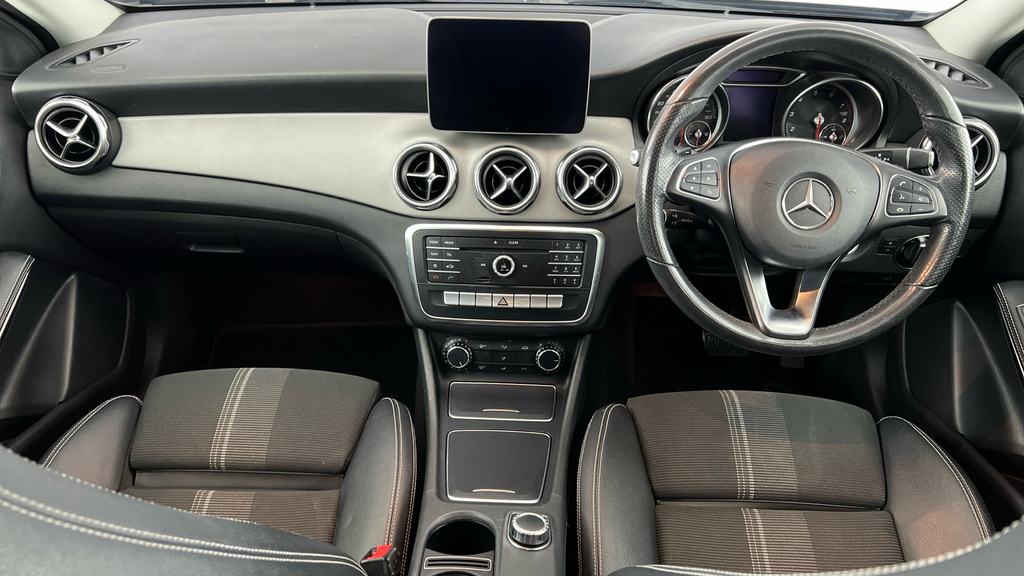 Mercedes-Benz GLA Class Amg Line Edition Black #14