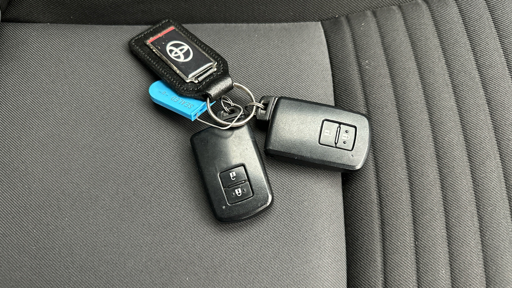 Toyota Yaris Hatchback Blue #29