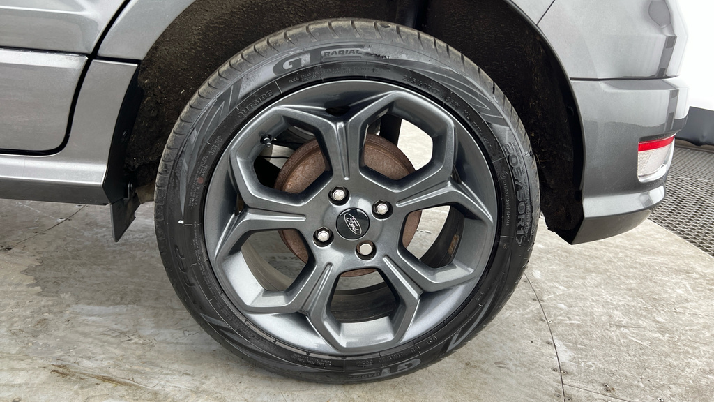 Ford Ecosport White #21