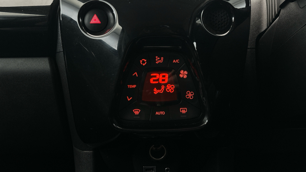 Toyota Aygo X X-press White #12