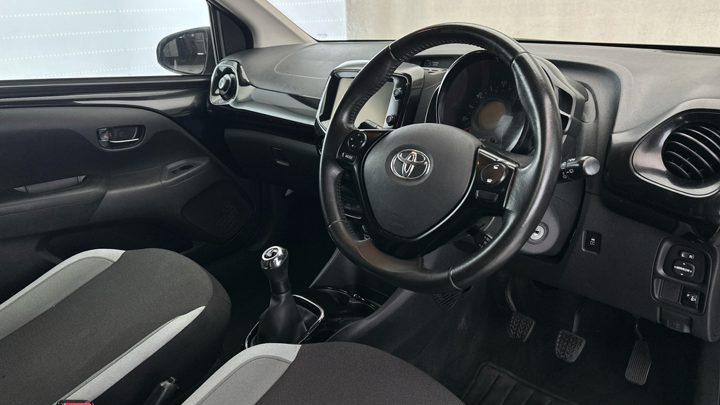 Toyota Aygo X X-press White #9