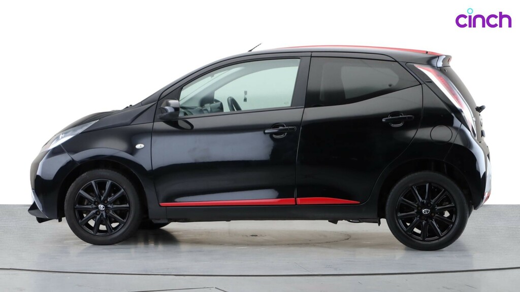 Toyota Aygo X X-press White #6
