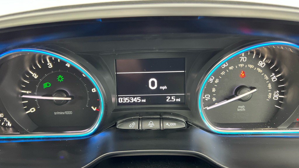Peugeot 2008 2017 17 Puretech White #17