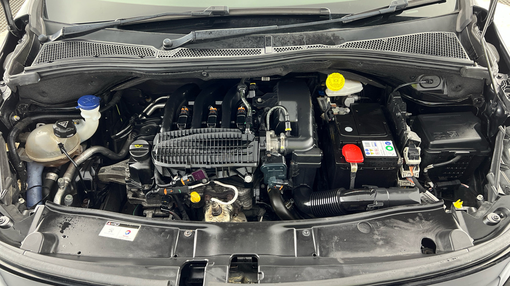 Peugeot 2008 2017 17 Puretech White #20