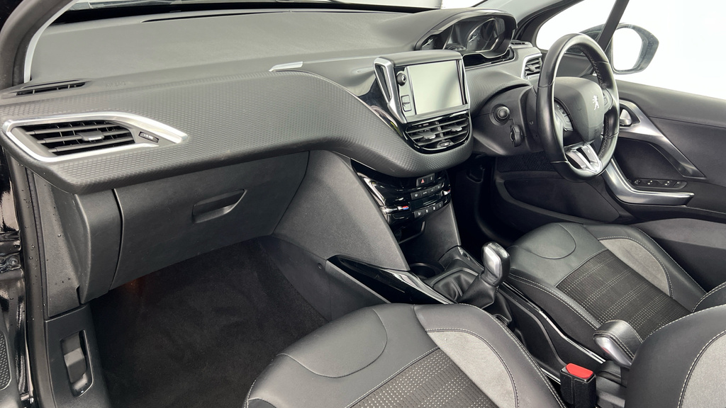 Peugeot 2008 2017 17 Puretech White #11