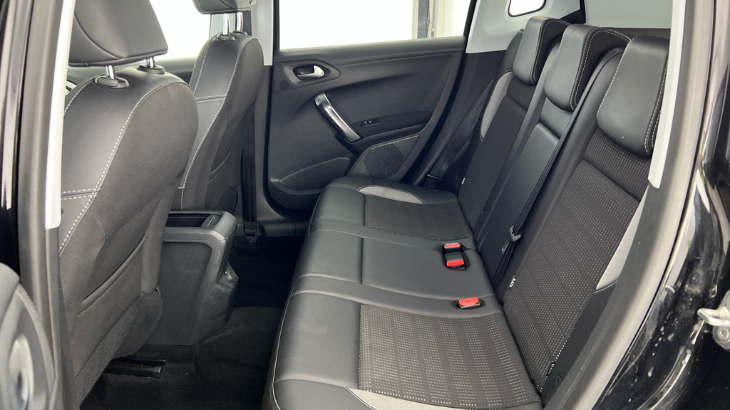 Peugeot 2008 2017 17 Puretech White #18
