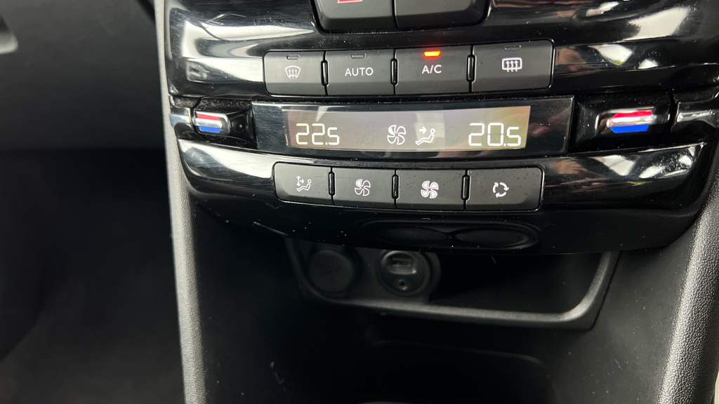 Peugeot 2008 2017 17 Puretech White #10