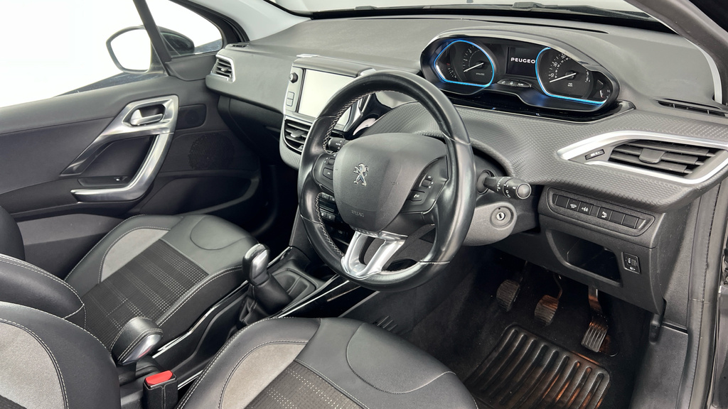 Peugeot 2008 2017 17 Puretech White #9