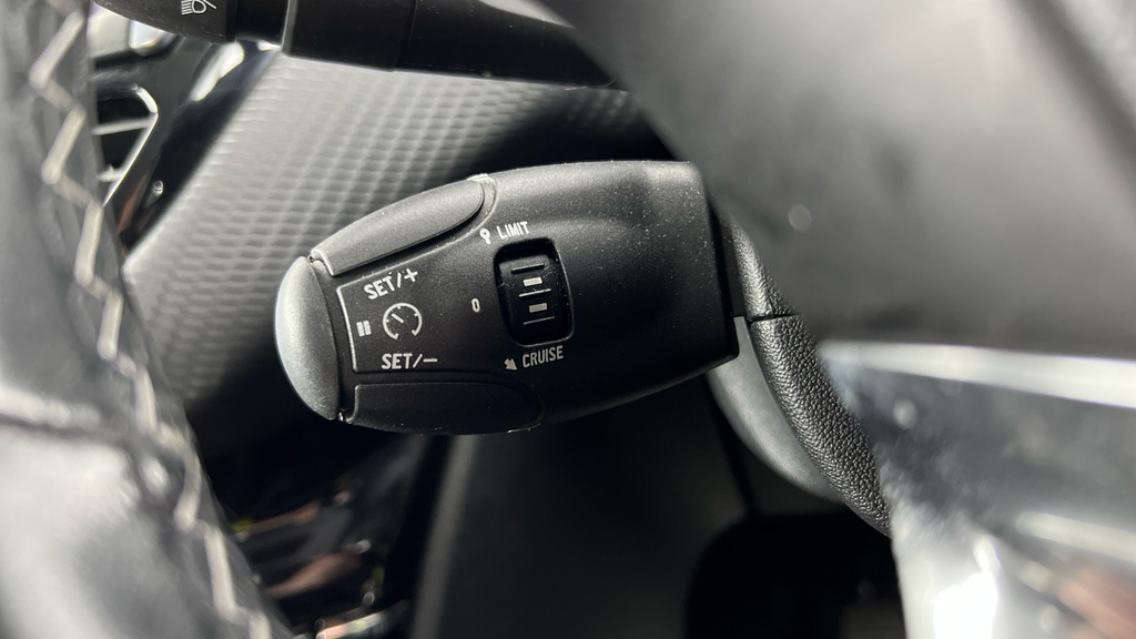 Peugeot 2008 2017 17 Puretech White #15