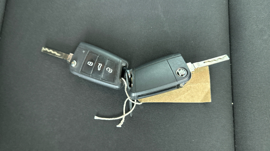 Skoda Karoq Suv Grey #30