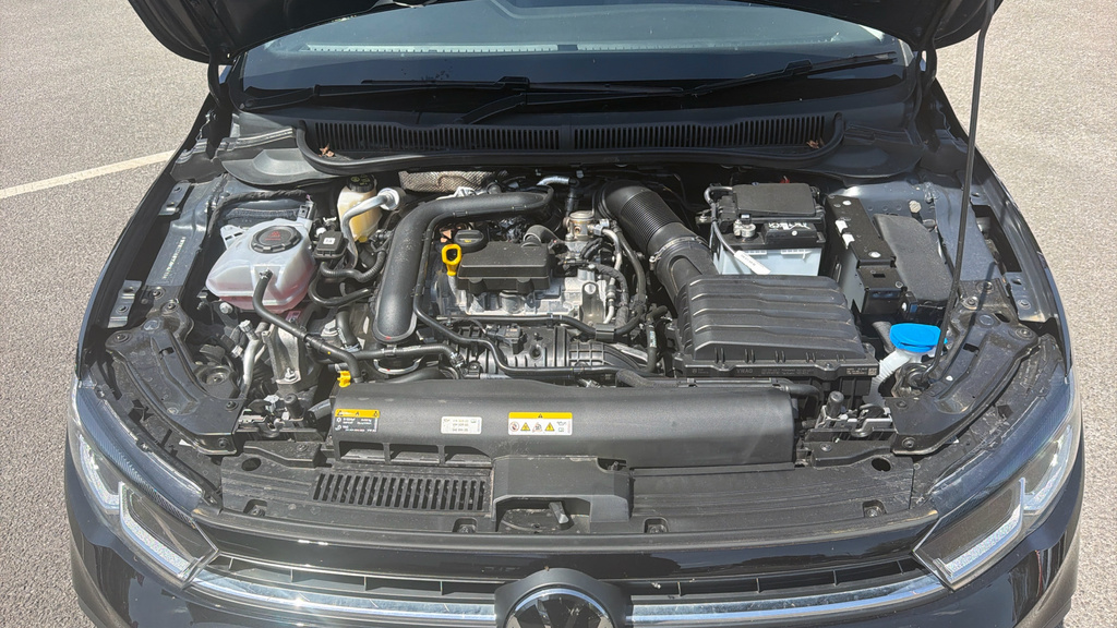 Volkswagen Polo Life Black #16