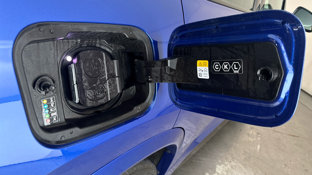 BMW iX1 Ix1 Edrive20 M Sport Blue #24