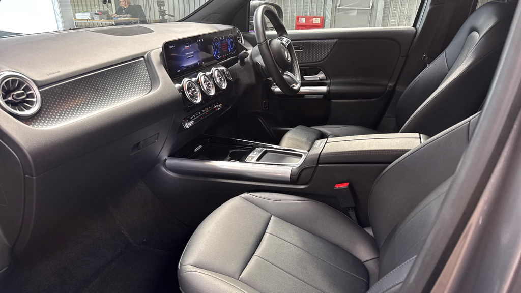 Mercedes-Benz EQA Sport Executive White #10