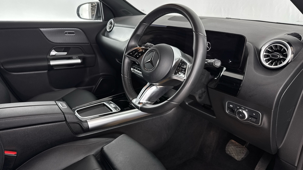 Mercedes-Benz EQA Sport Executive White #9